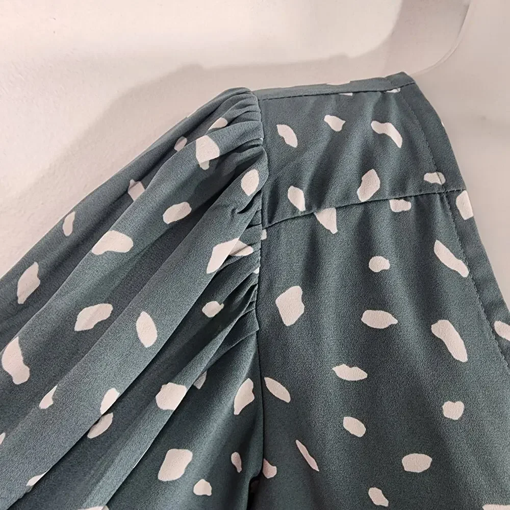 Abercrombie & Fitch Women’s Babydoll Top Green White Dots V Neck Smocking Medium